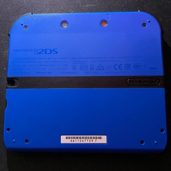 Nintendo 2DS BLUE - Picture 2 of 2